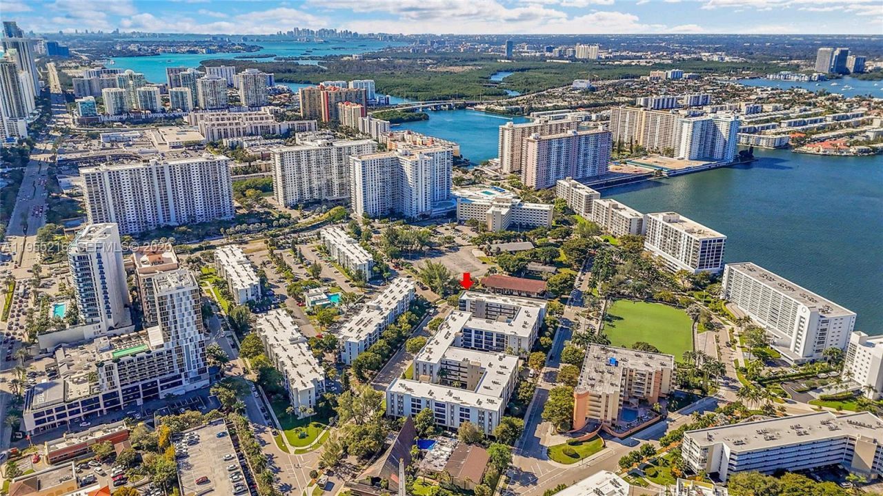 201 178th Dr , Unit 308, Sunny Isles Beach, FL 33160 Photo