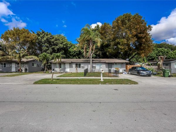 901 NW 11th St, Homestead, FL 33030