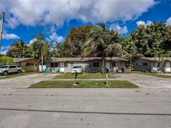 933 NW 11th St, Homestead, FL 33030