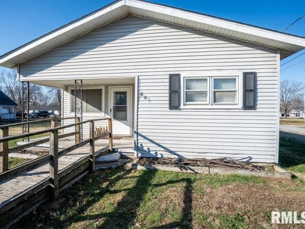 803 S Cockrum Street, Sesser, IL 62884
