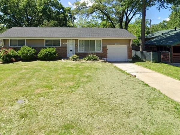 9939 Duke Drive, St Louis, MO 63136