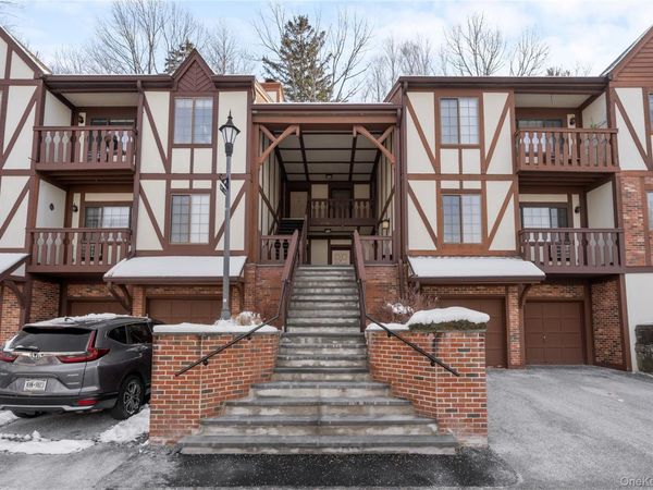 113 Foxwood Circle, Mount Kisco, NY 10549