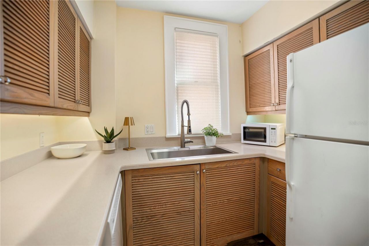 1221 N Palm Avenue, Unit 303, Sarasota, FL 34236 Photo