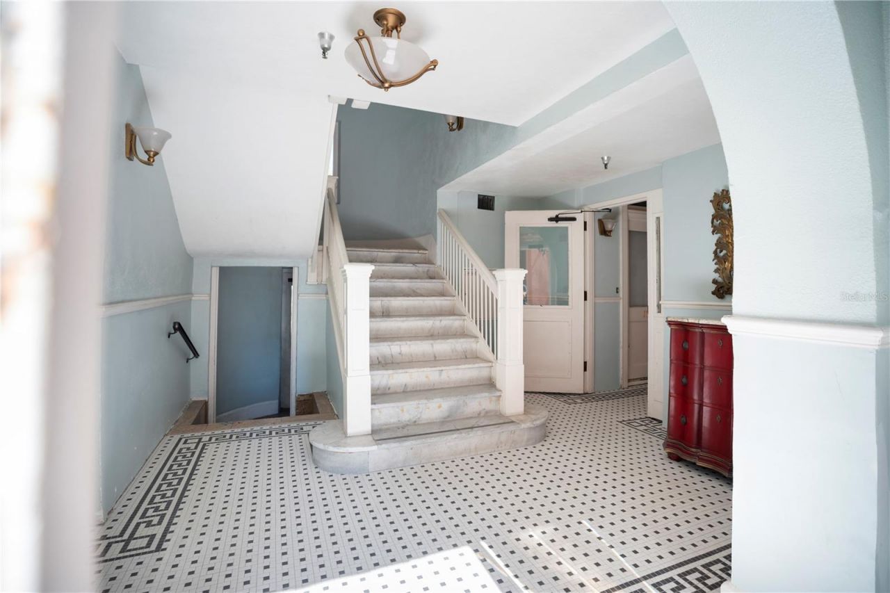 1221 N Palm Avenue, Unit 303, Sarasota, FL 34236 Photo