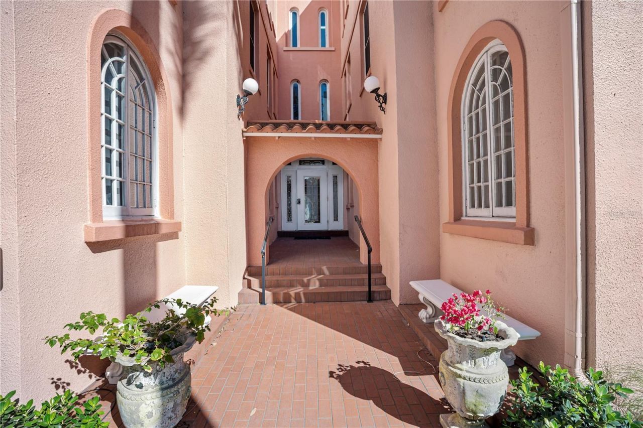 1221 N Palm Avenue, Unit 303, Sarasota, FL 34236 Photo