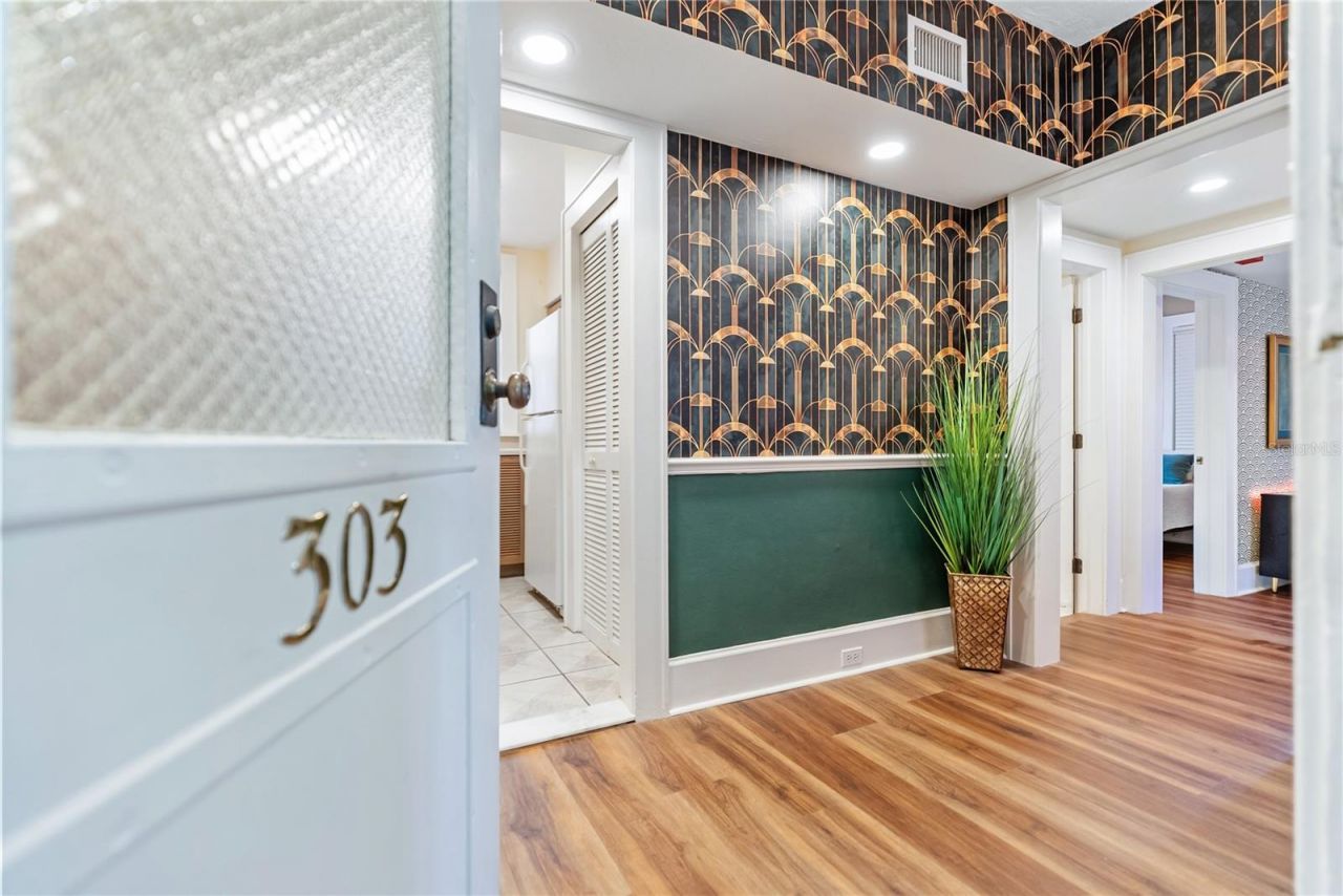 1221 N Palm Avenue, Unit 303, Sarasota, FL 34236 Photo