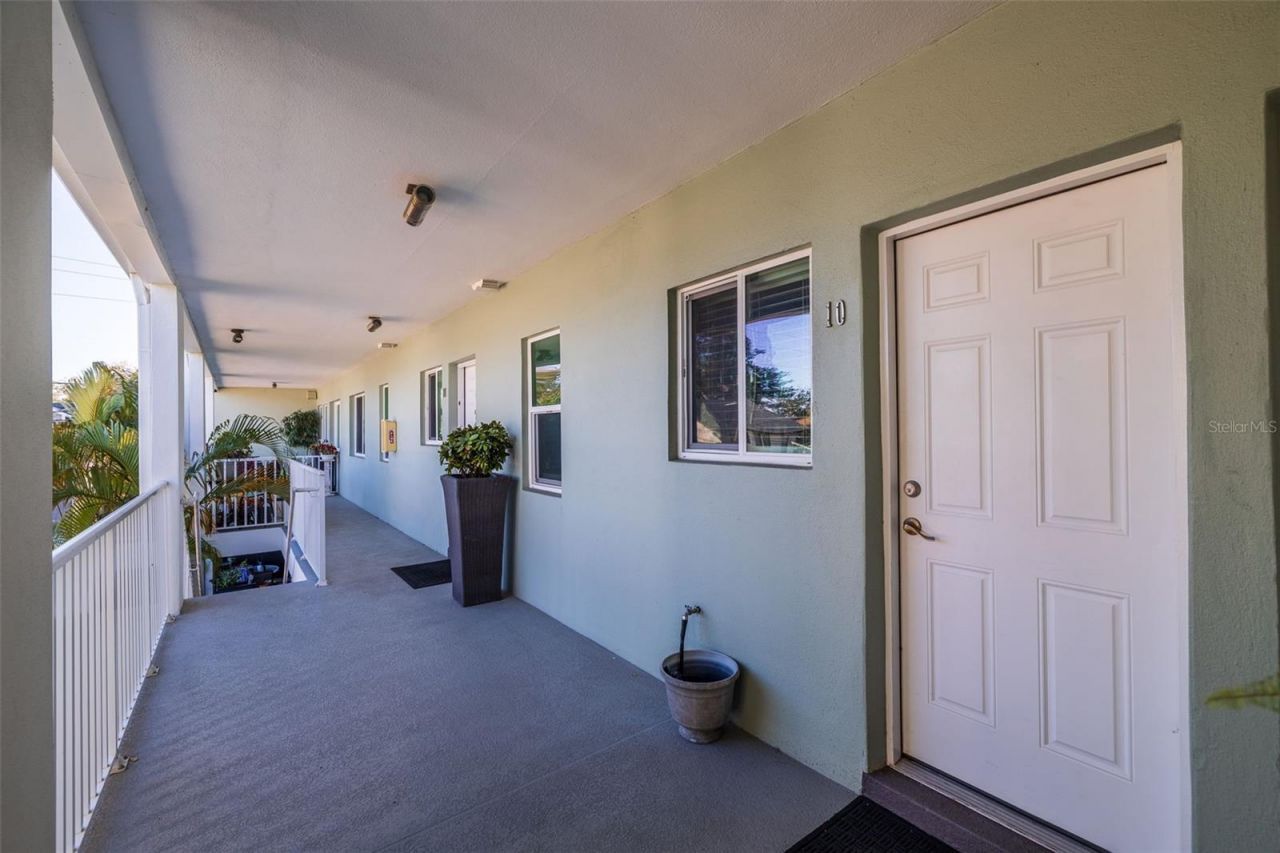 410 12th Avenue Ne, Unit 10, Saint Petersburg, FL 33701 Photo