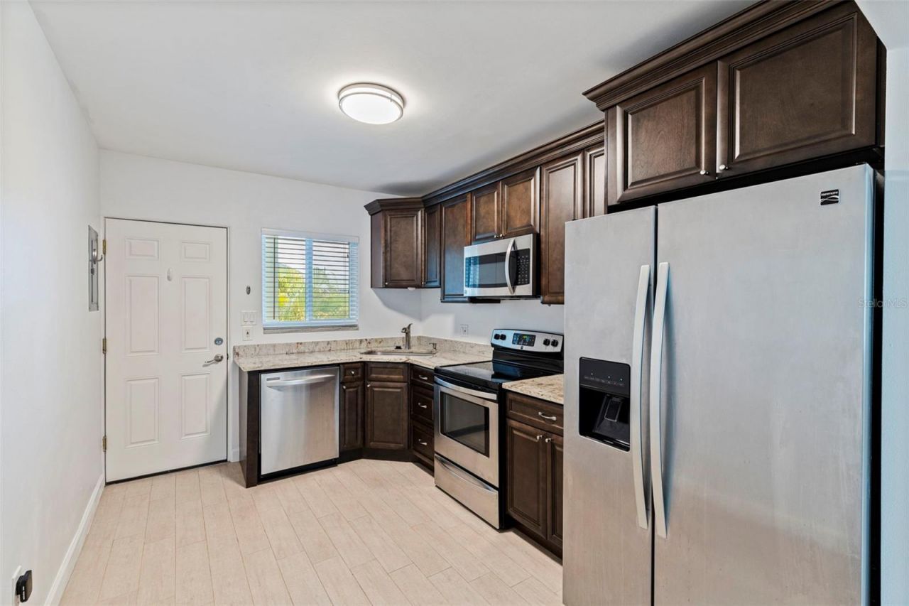 410 12th Avenue Ne, Unit 10, Saint Petersburg, FL 33701 Photo