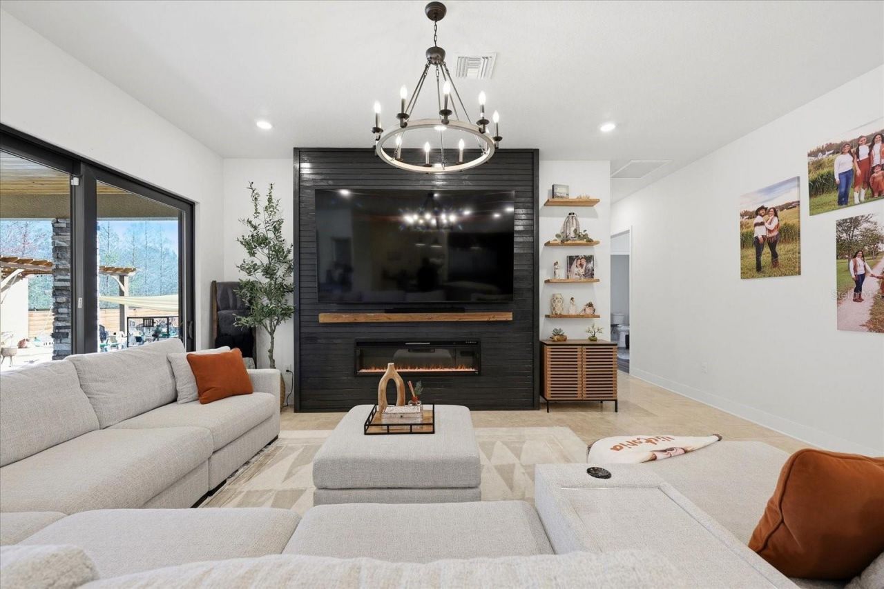 8447 Harvey Walden Drive, Plant City, FL 33565 Photo