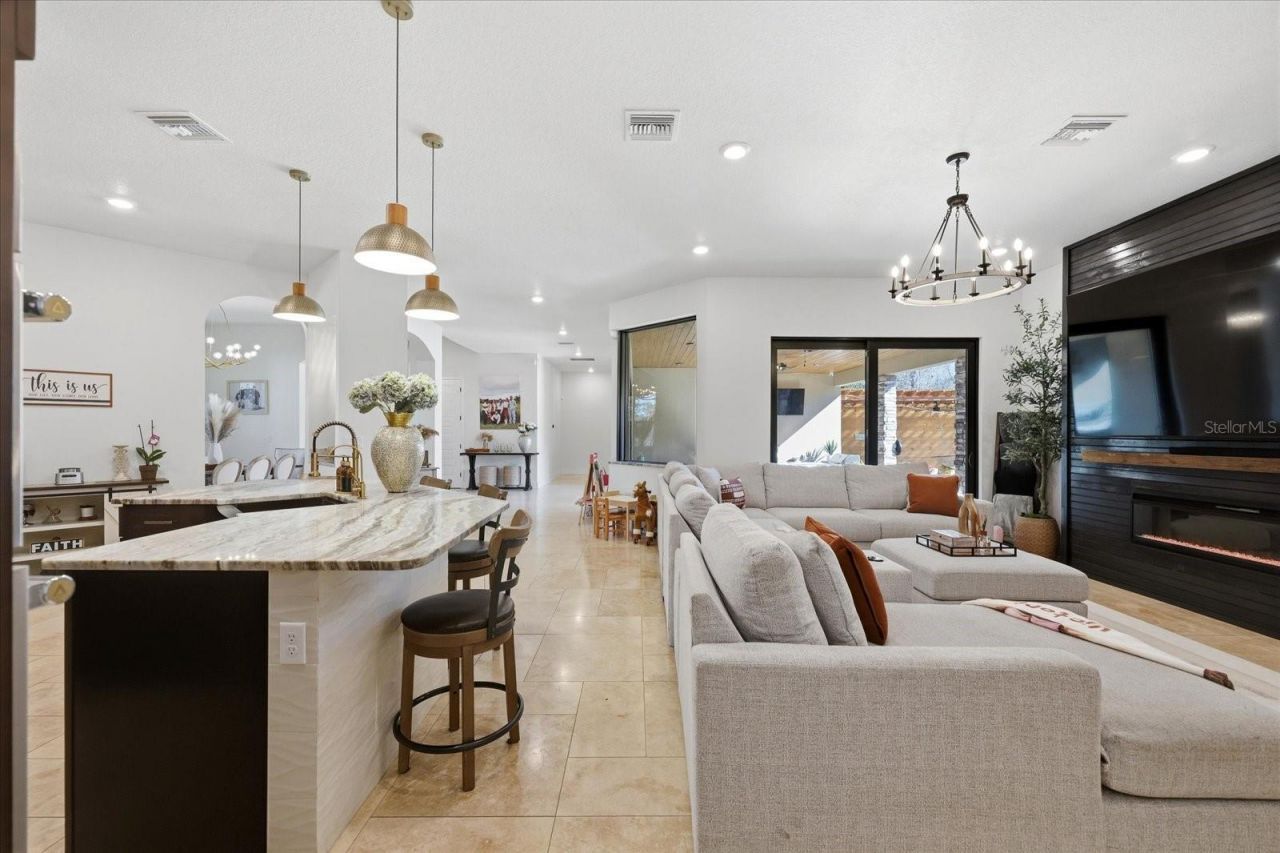 8447 Harvey Walden Drive, Plant City, FL 33565 Photo