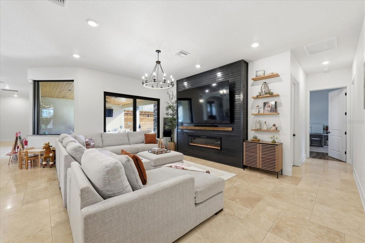 8447 Harvey Walden Drive, Plant City, FL 33565 Photo