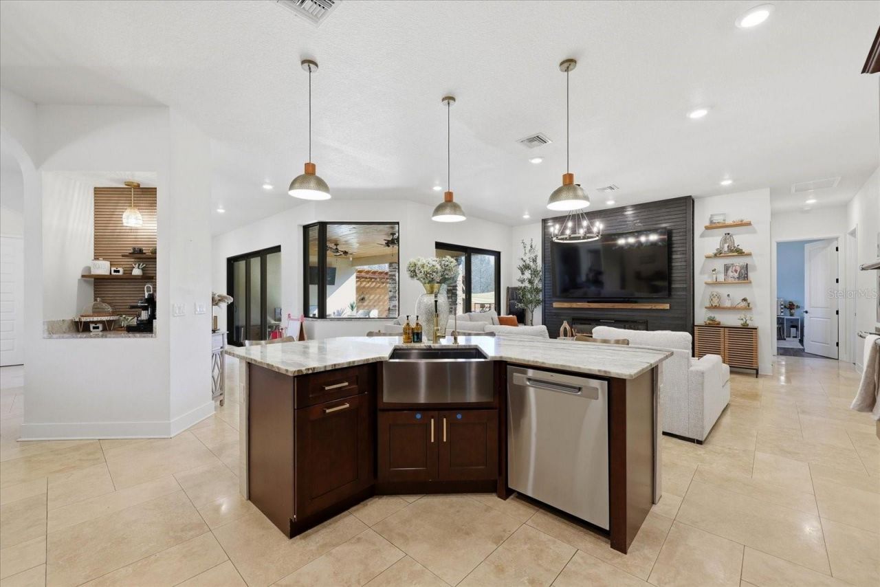 8447 Harvey Walden Drive, Plant City, FL 33565 Photo