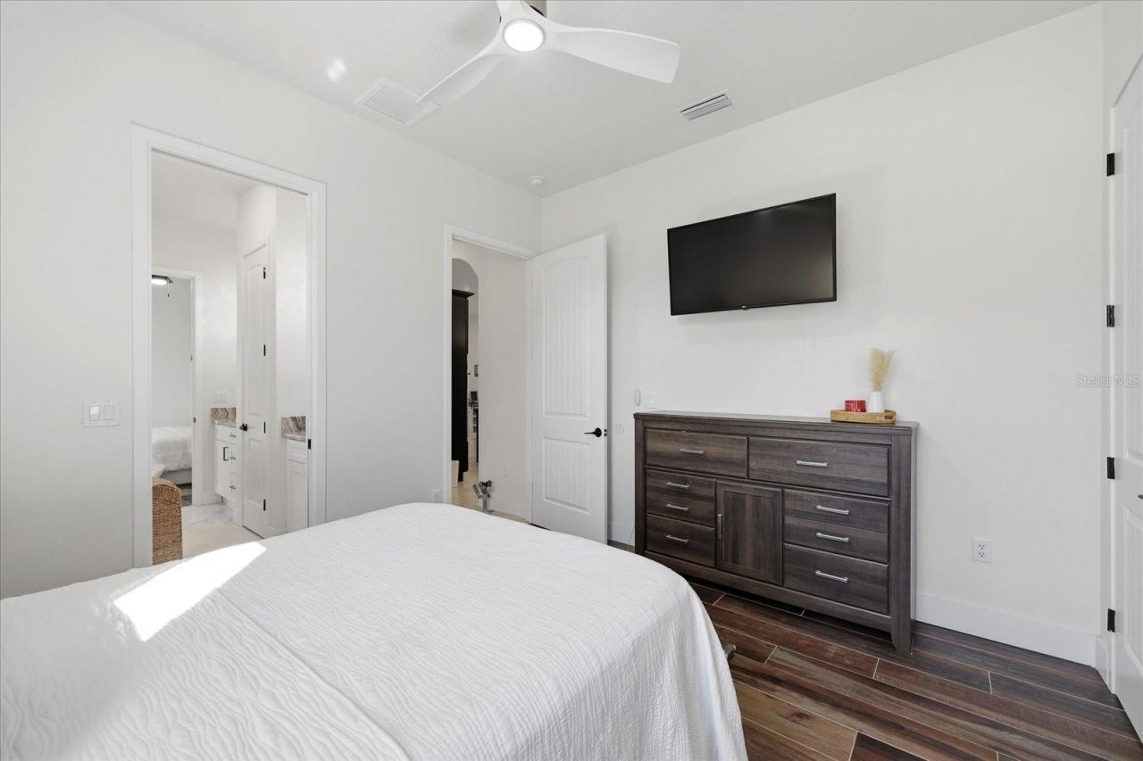 8447 Harvey Walden Drive, Plant City, FL 33565 Photo