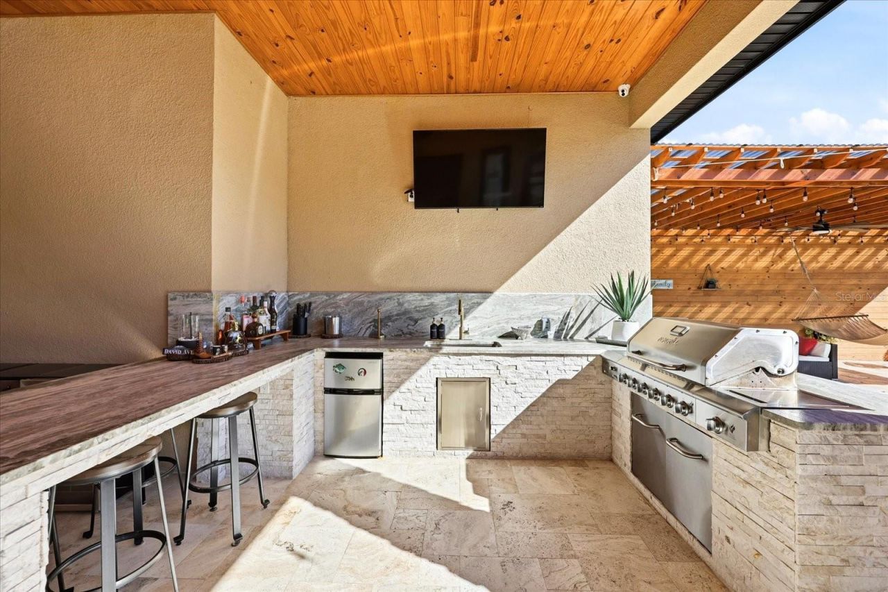 8447 Harvey Walden Drive, Plant City, FL 33565 Photo