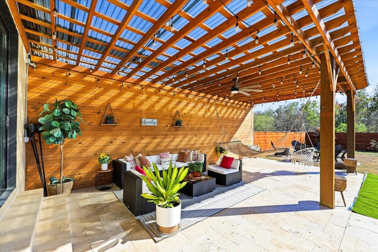 8447 Harvey Walden Drive, Plant City, FL 33565 Photo