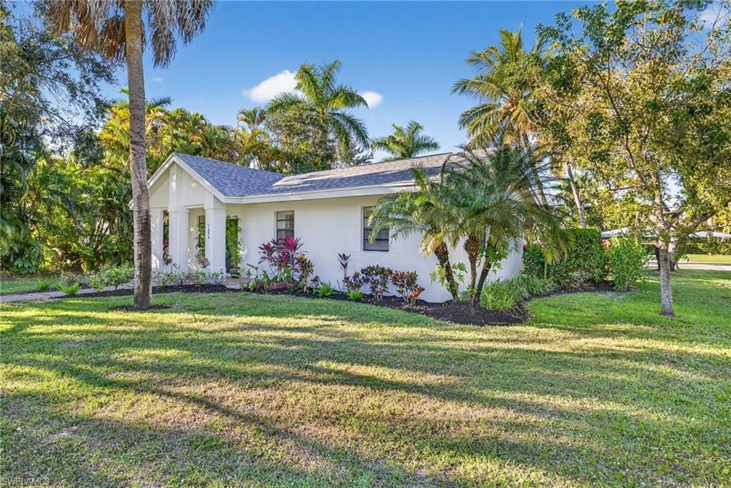 1275 8th Ave N, Naples, FL 34102 Photo