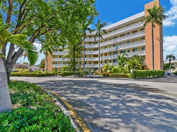2400 NE 9th St, Unit 201, Fort Lauderdale, FL 33304