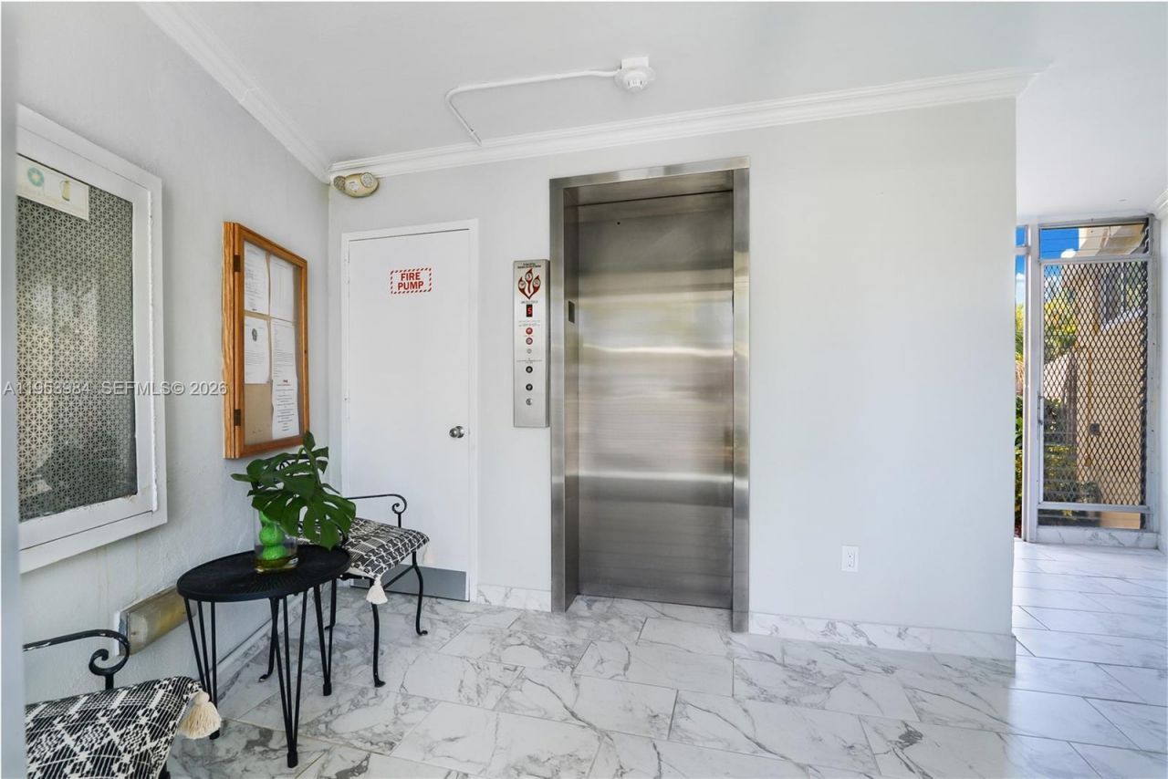 2400 NE 9th St, Unit 201, Fort Lauderdale, FL 33304 Photo