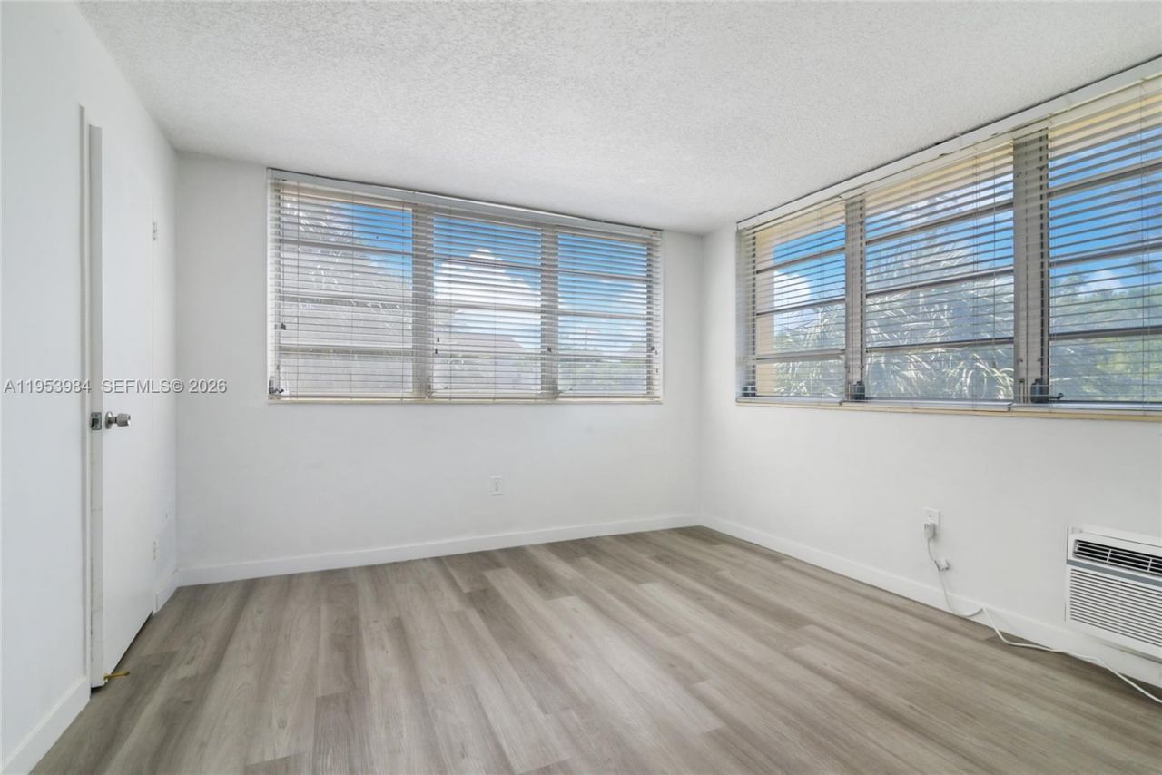 2400 NE 9th St, Unit 201, Fort Lauderdale, FL 33304 Photo