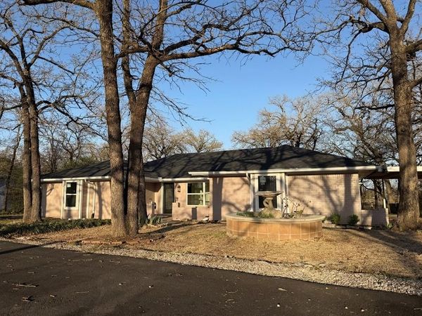 129 Oak Trail, Burleson, TX 76028