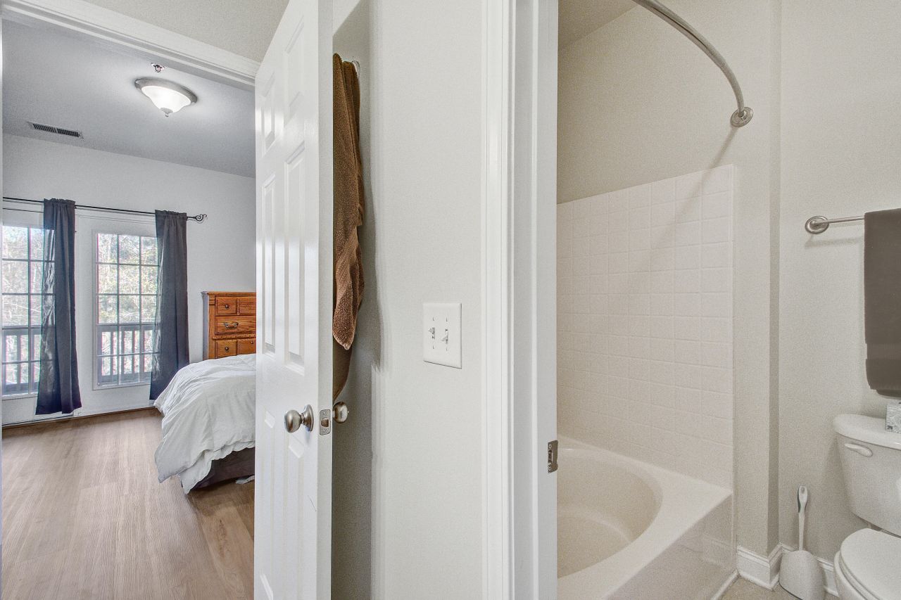 4628 N Palm View Circle Photo 16