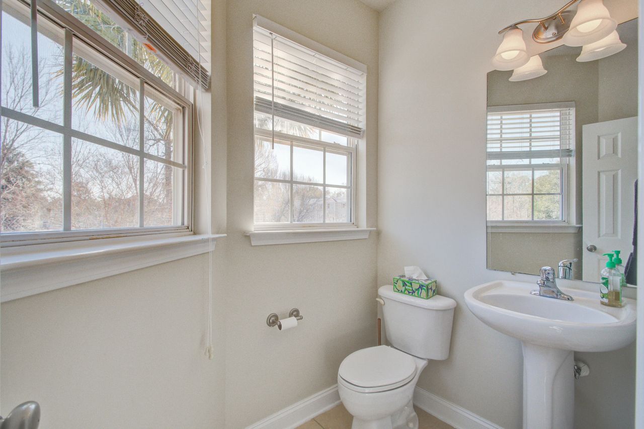 4628 N Palm View Circle Photo 9