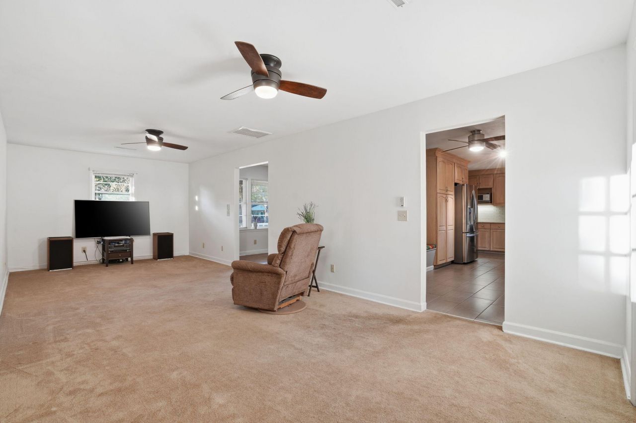 2087 Idlewood Lane Photo 6