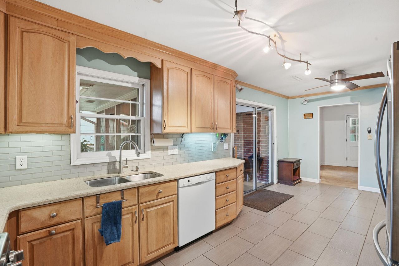 2087 Idlewood Lane Photo 9