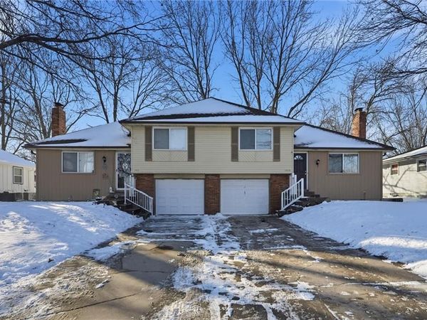 1409 - 1411 E Ridgeway Drive, Olathe, KS 66061