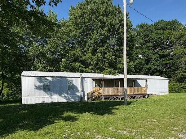 1012 Topsy Store Rd, Waynesboro, TN 38485