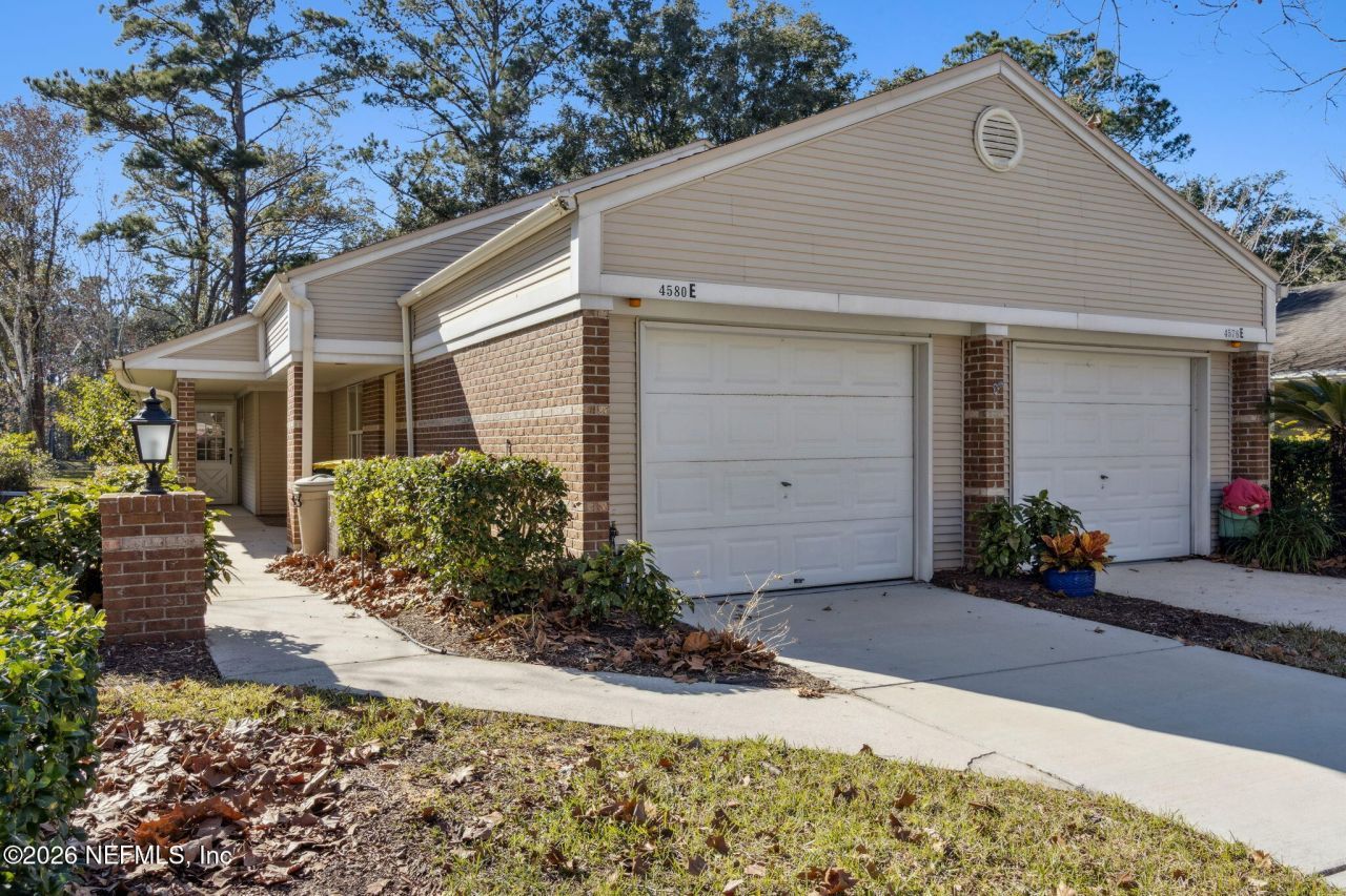 4580 Middleton Park Circle E, Jacksonville, FL 32224 Main Photo