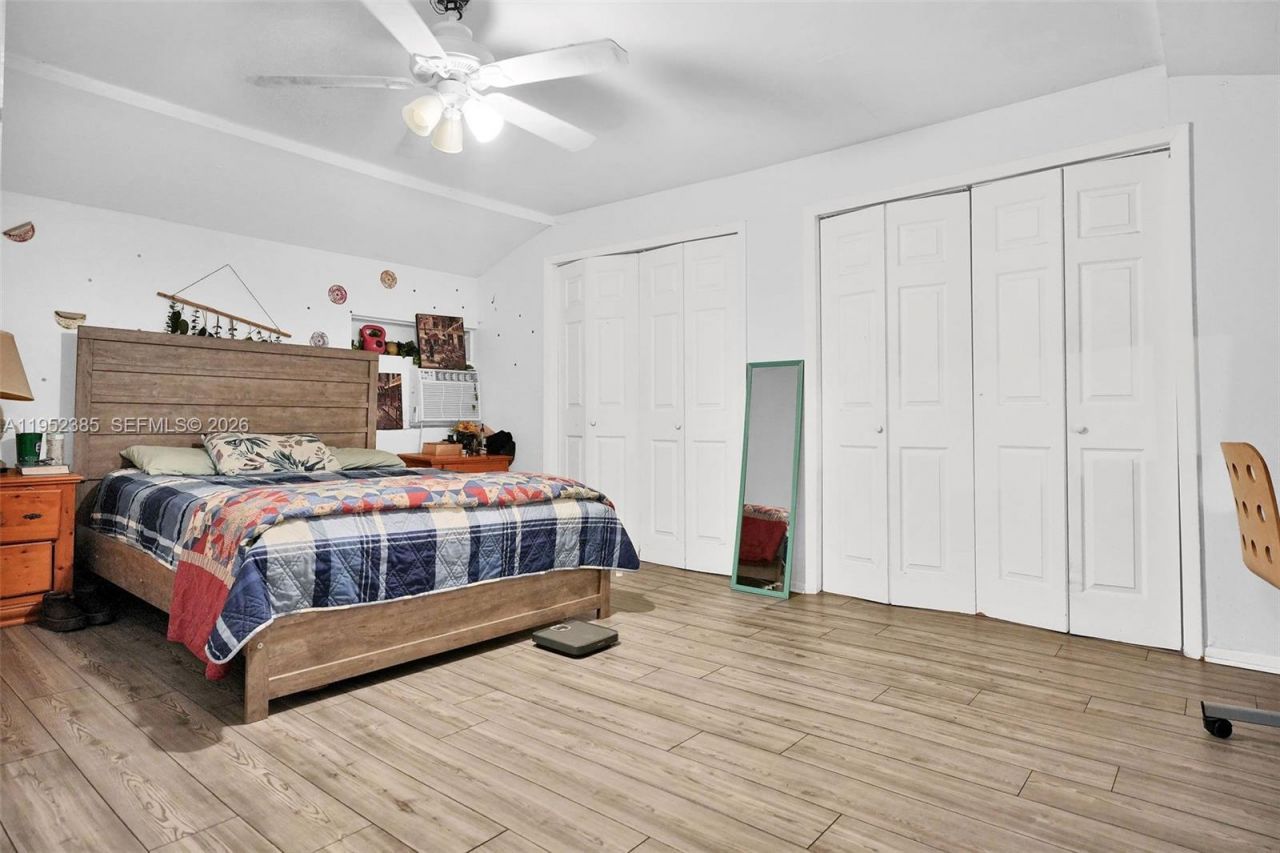 2105 NW 1st St, Miami, FL 33125 Photo