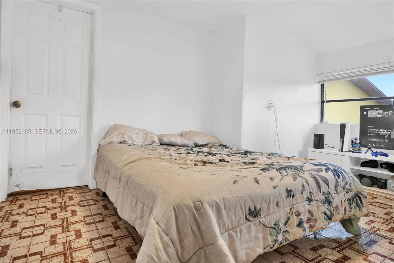 2105 NW 1st St, Miami, FL 33125 Photo