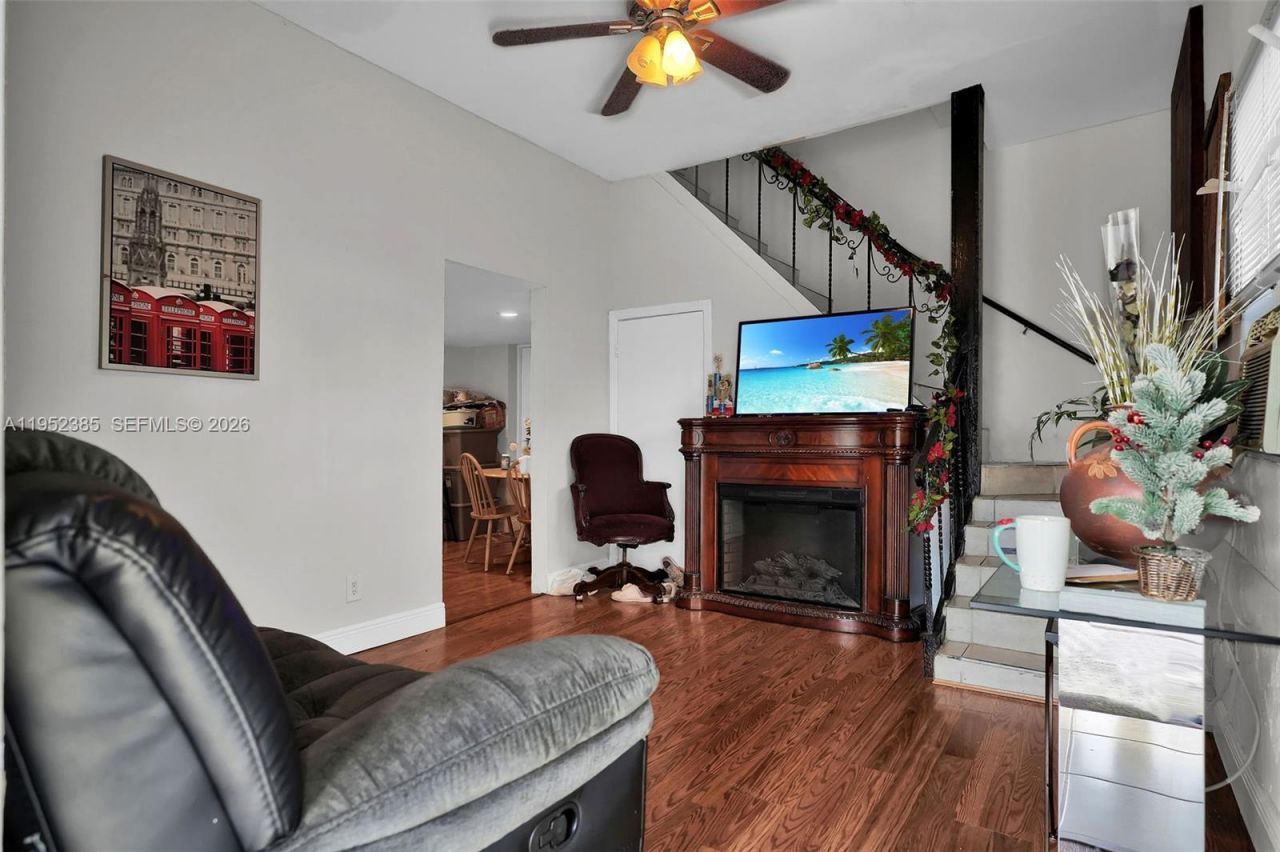 2105 NW 1st St, Miami, FL 33125 Photo