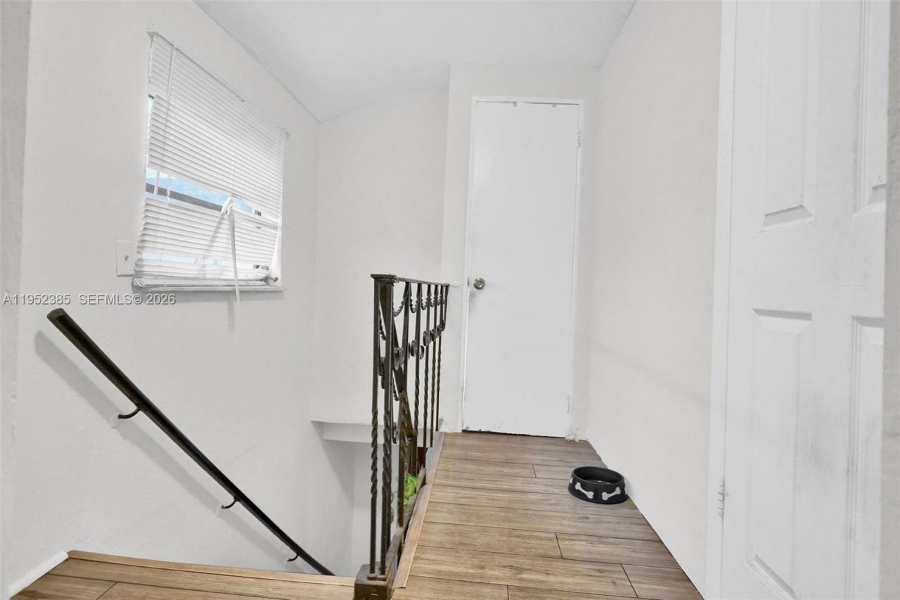 2105 NW 1st St, Miami, FL 33125 Photo