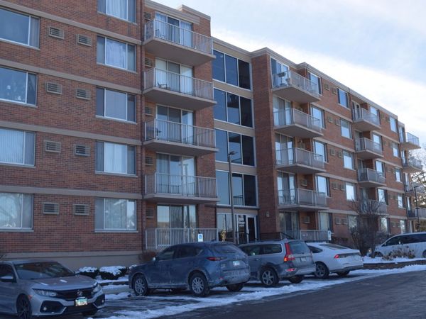 2200 S Stewart Avenue, Unit 4C, Lombard, IL 60148