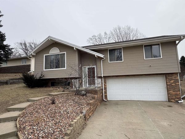 4710 Tyler St, Sioux City, IA 51108