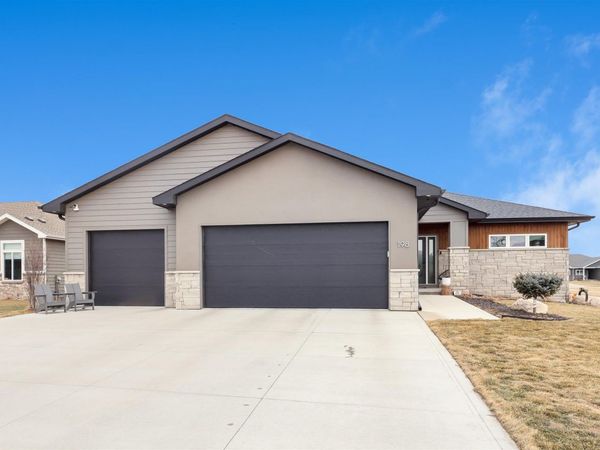 198 N Canterbury Circle, No. Sioux City, SD 57049