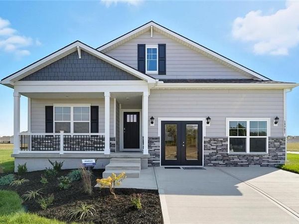 19601 W 201st Street, Spring Hill, KS 66083