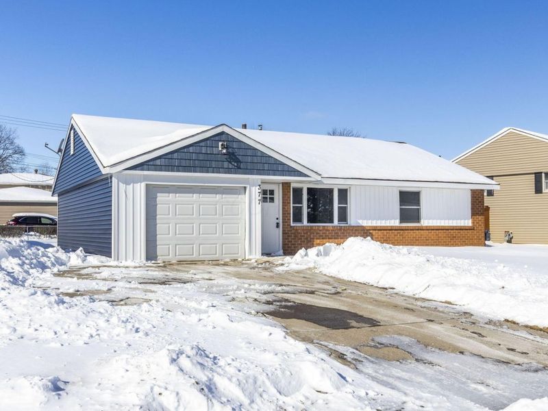 377 S Murray Hill Road, Columbus, OH 43228 Photo 3