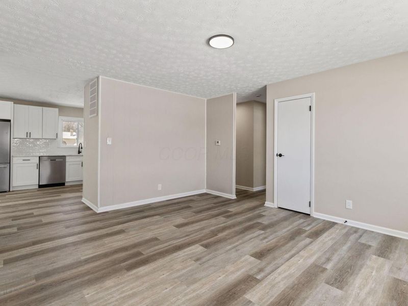 377 S Murray Hill Road, Columbus, OH 43228 Photo 4