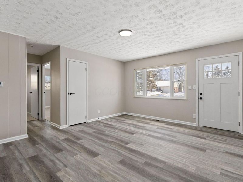 377 S Murray Hill Road, Columbus, OH 43228 Photo 6