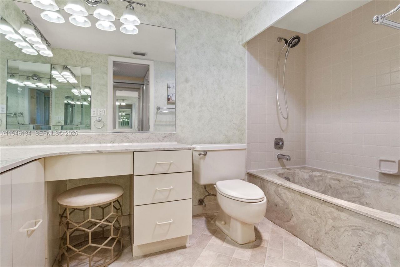 5519 Fairway Park Dr, Unit 203, Boynton Beach, FL 33437 Photo