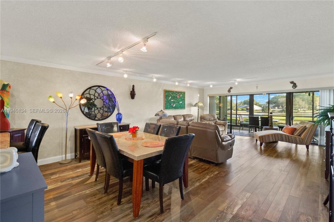 5519 Fairway Park Dr, Unit 203, Boynton Beach, FL 33437 Photo