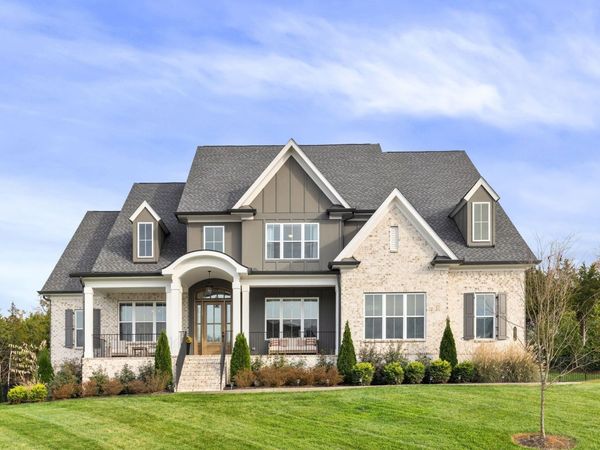 1016 Sinatra Dr, Nolensville, TN 37135