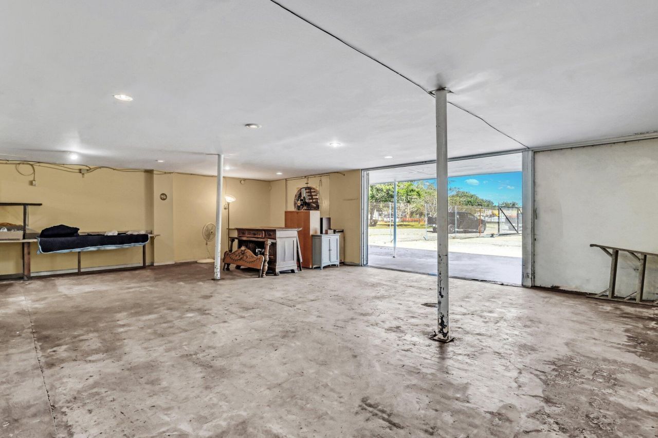 4662 Rivers Avenue Photo 10