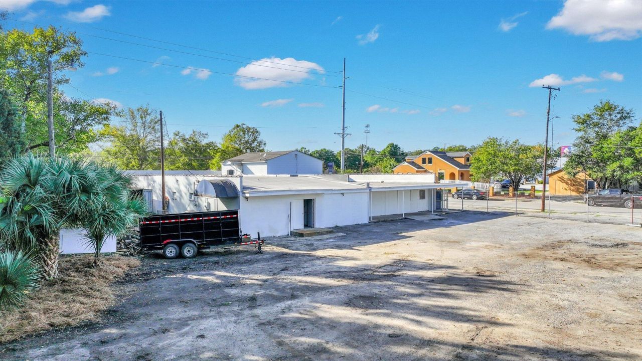 4662 Rivers Avenue Photo 8