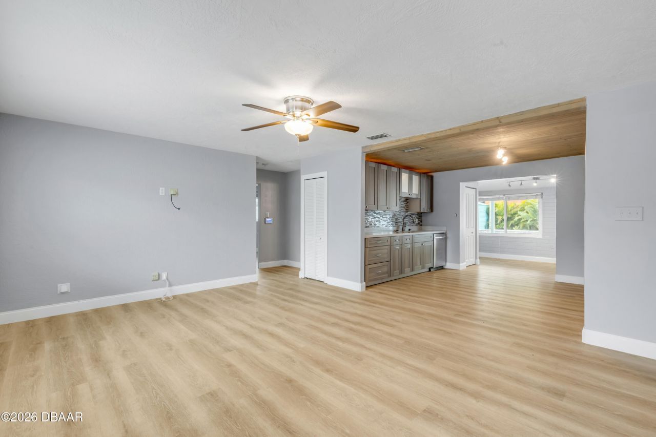 921 E 2nd Avenue, New Smyrna Beach, FL 32169 Photo