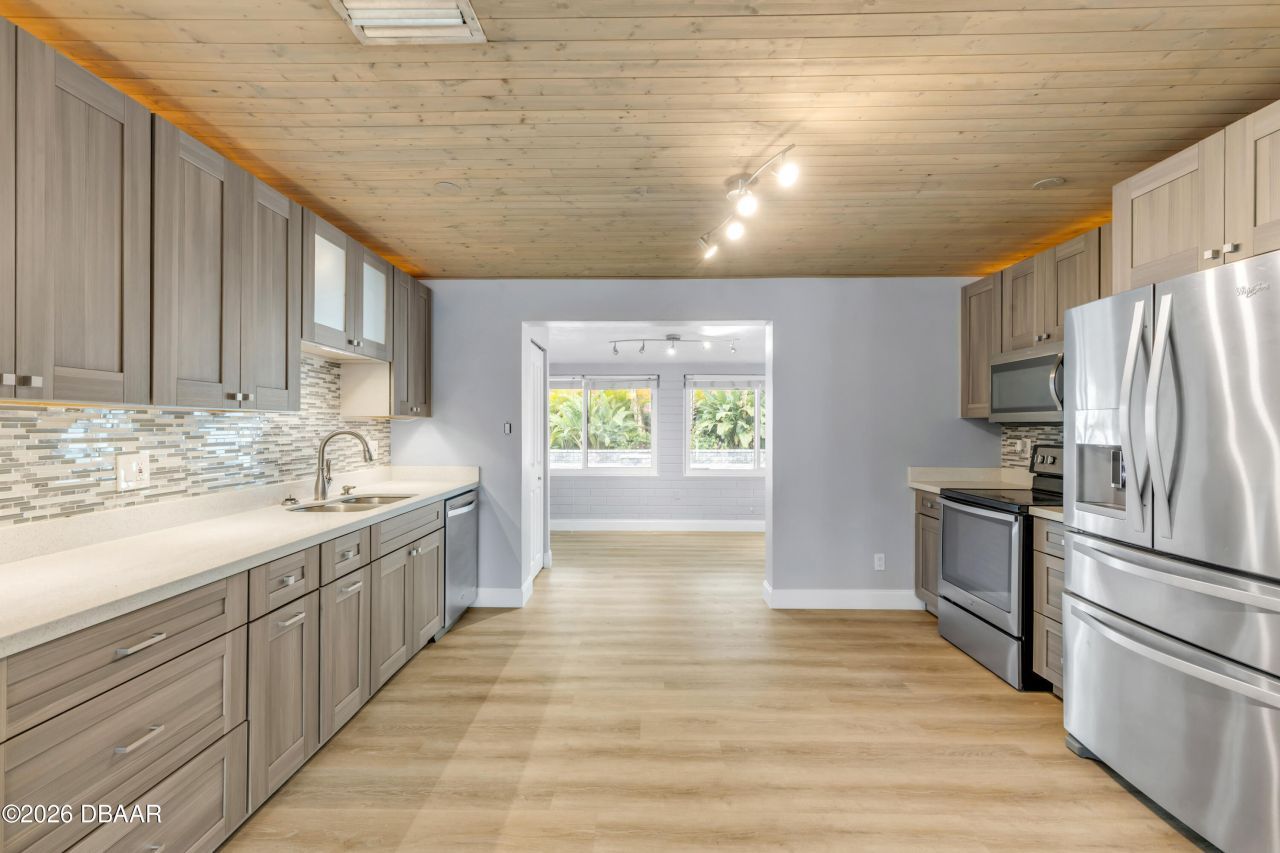 921 E 2nd Avenue, New Smyrna Beach, FL 32169 Photo