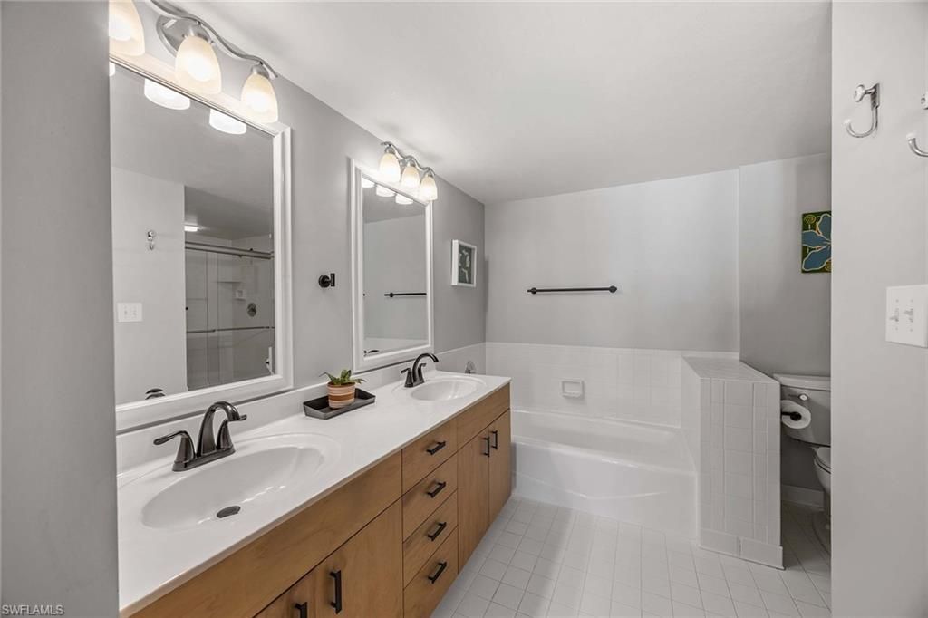 5633 Turtle Bay Dr, Unit 32, Naples, FL 34108 Photo